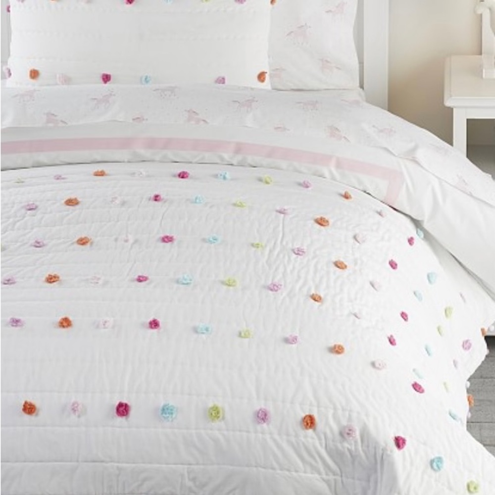 LIKE NEW Pottery Barn Kids Full/Queen Pom Pom quilt + 2 matching shams! Adorable